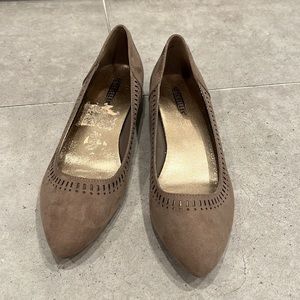 Point toe flats